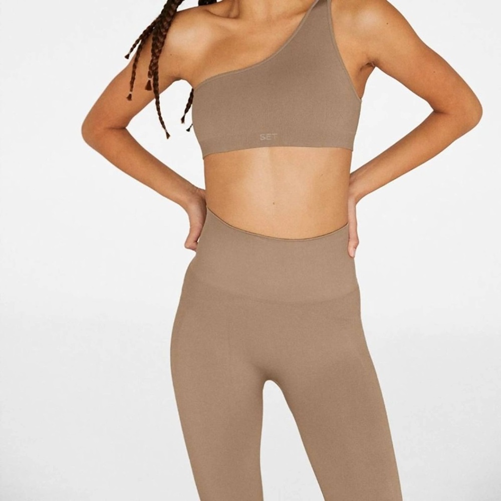 NWT set active one shoulder set size small in sand